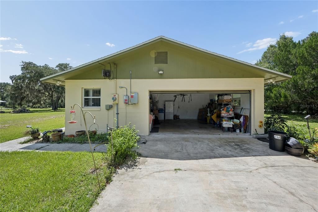 For Sale: $550,000 (3 beds, 2 baths, 1719 Square Feet)