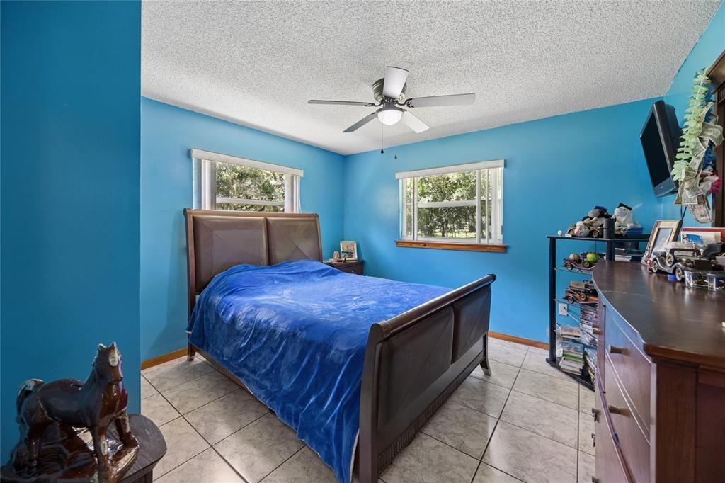 For Sale: $550,000 (3 beds, 2 baths, 1719 Square Feet)