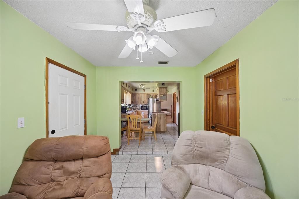 For Sale: $550,000 (3 beds, 2 baths, 1719 Square Feet)
