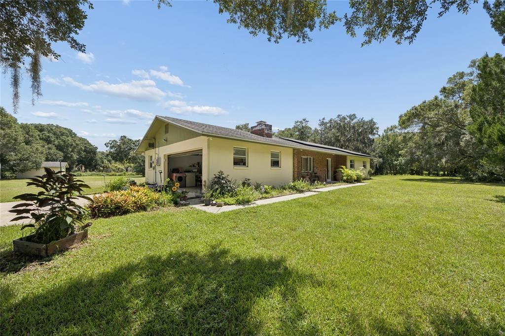 For Sale: $550,000 (3 beds, 2 baths, 1719 Square Feet)
