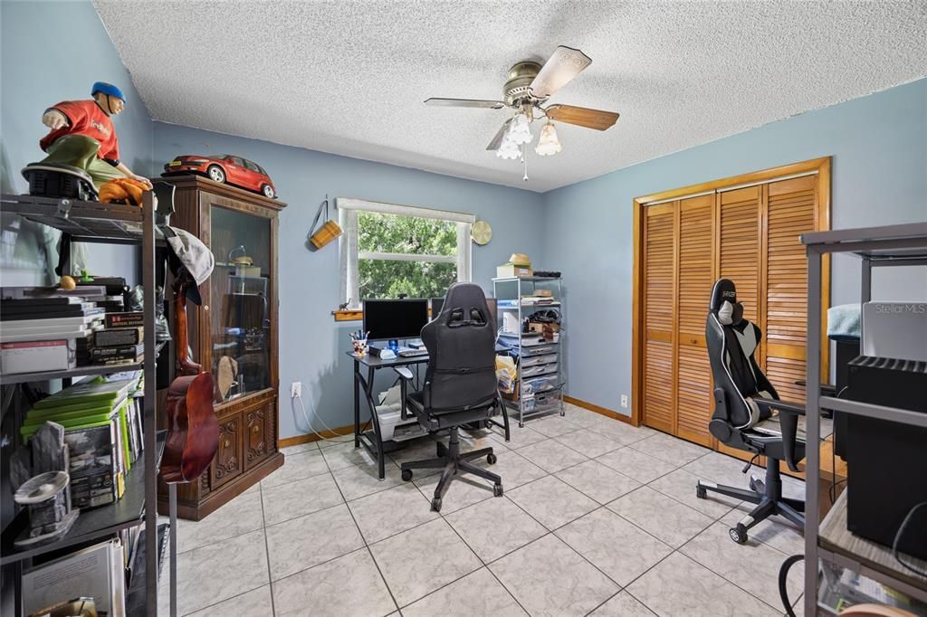 For Sale: $550,000 (3 beds, 2 baths, 1719 Square Feet)