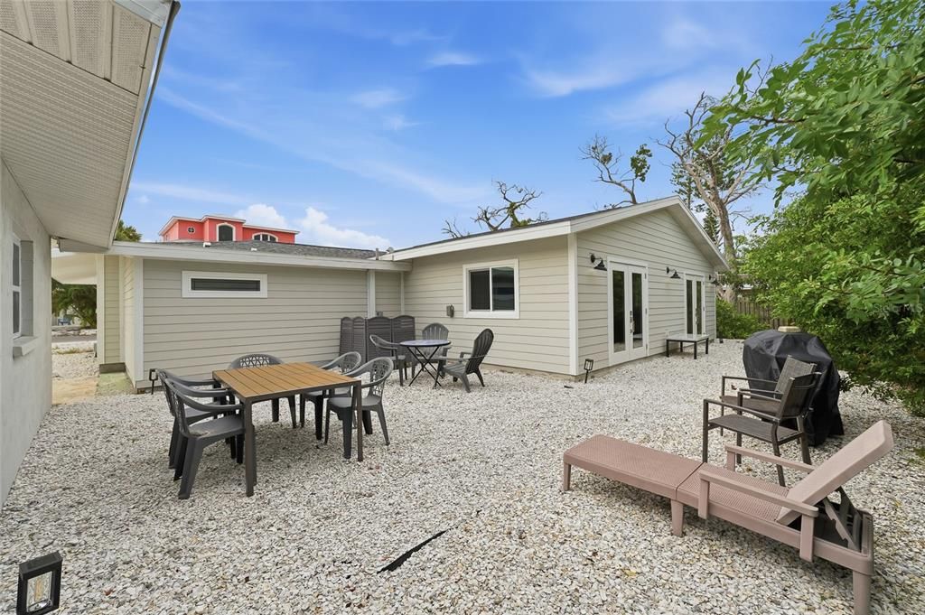For Sale: $950,000 (4 beds, 3 baths, 2106 Square Feet)