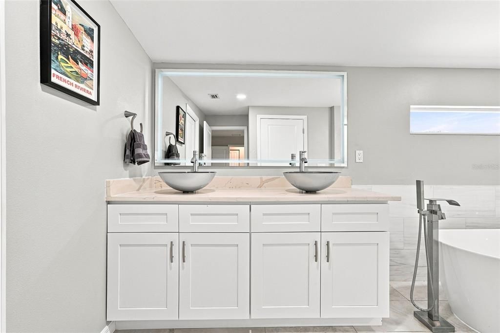 For Sale: $950,000 (4 beds, 3 baths, 2106 Square Feet)