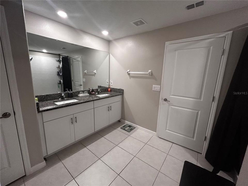 For Sale: $378,000 (4 beds, 2 baths, 1935 Square Feet)