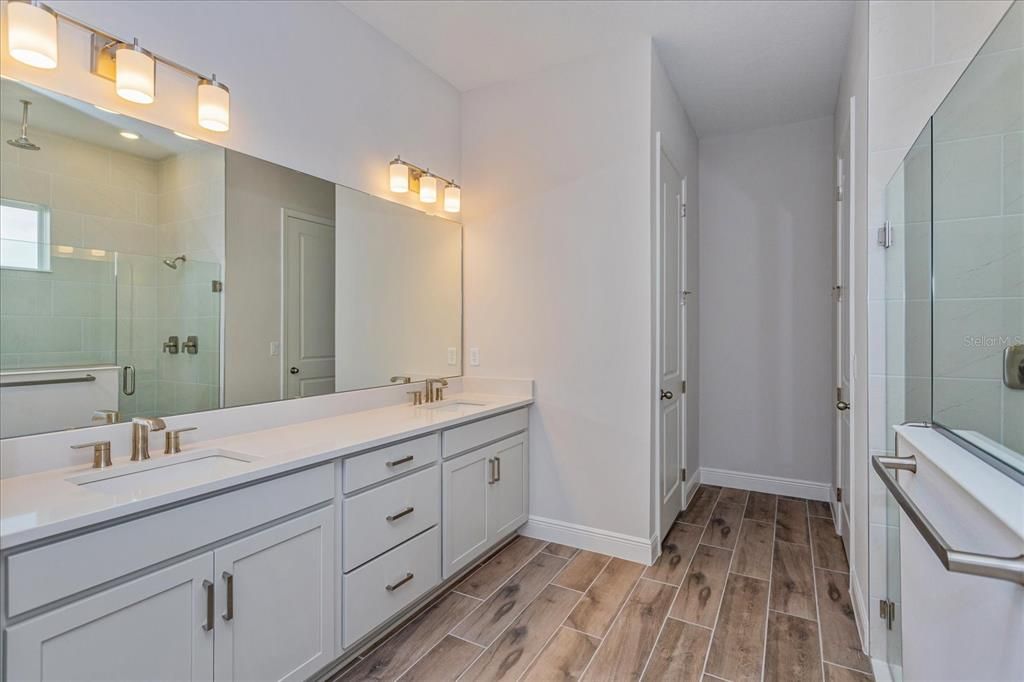 En Venta: $892,990 (3 camas, 2 baños, 2432 Pies cuadrados)