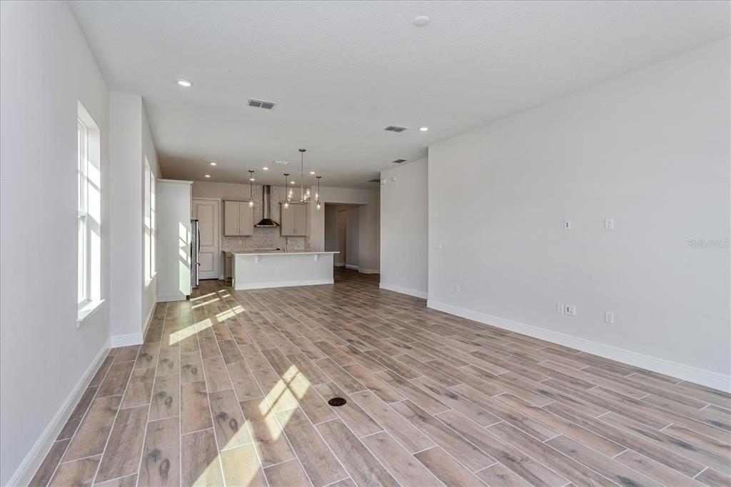 En Venta: $892,990 (3 camas, 2 baños, 2432 Pies cuadrados)