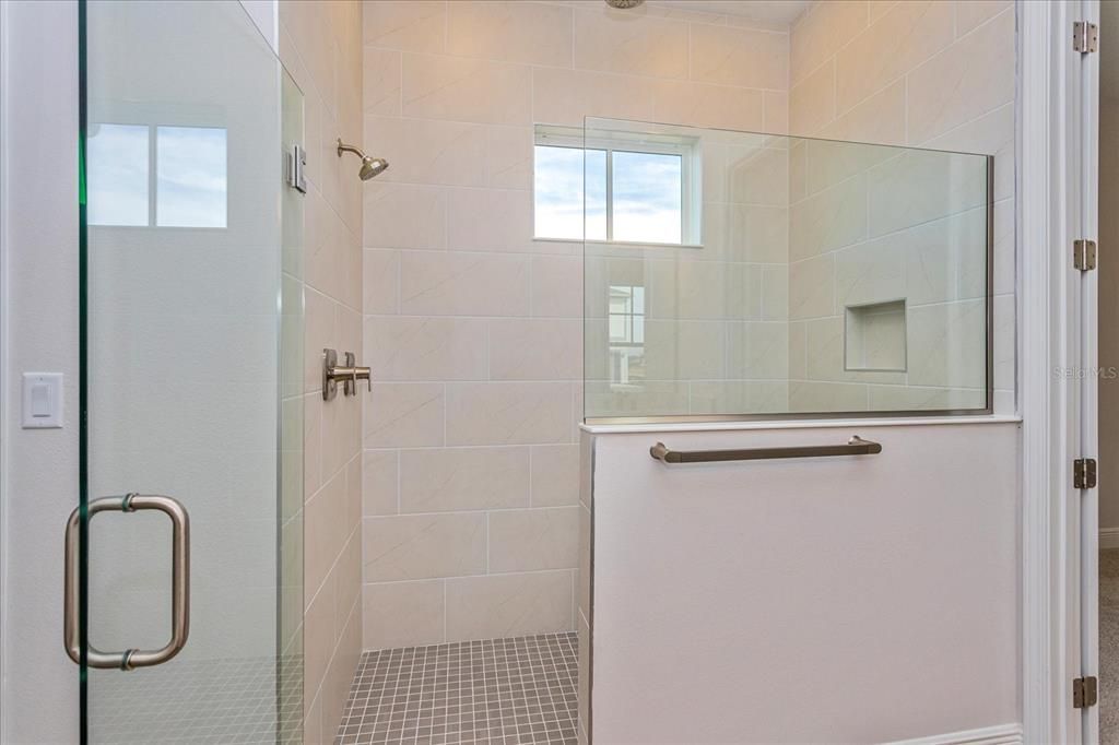 En Venta: $892,990 (3 camas, 2 baños, 2432 Pies cuadrados)