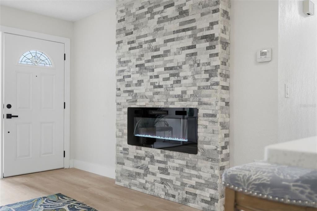 For Sale: $242,500 (2 beds, 2 baths, 1000 Square Feet)