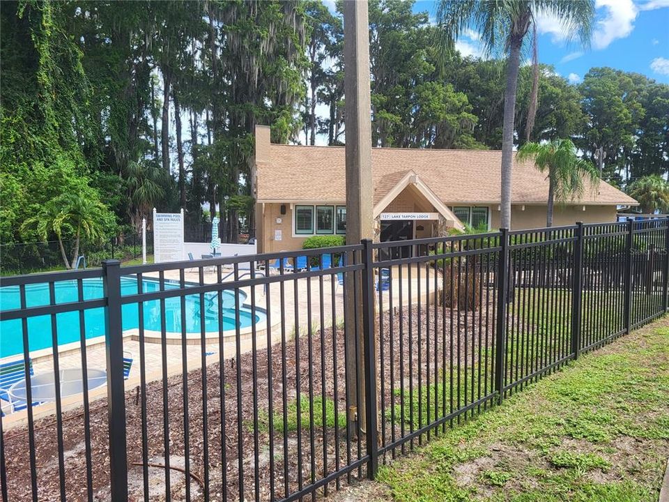 For Sale: $242,500 (2 beds, 2 baths, 1000 Square Feet)