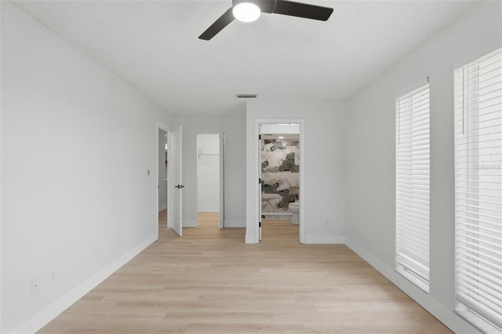 For Sale: $242,500 (2 beds, 2 baths, 1000 Square Feet)