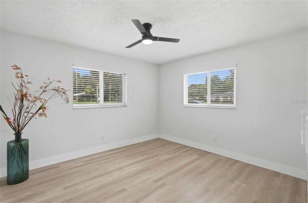 For Sale: $242,500 (2 beds, 2 baths, 1000 Square Feet)