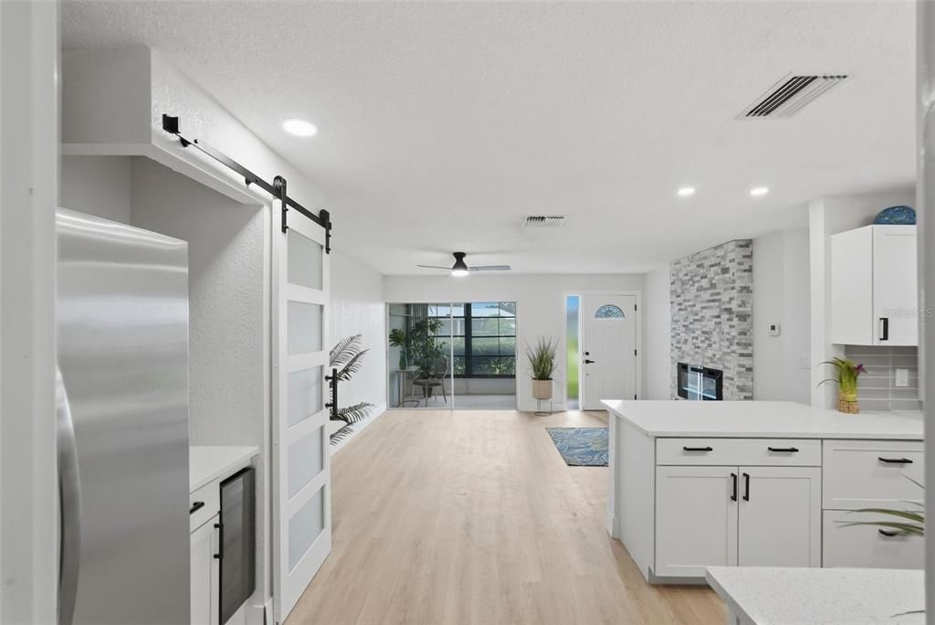 For Sale: $242,500 (2 beds, 2 baths, 1000 Square Feet)