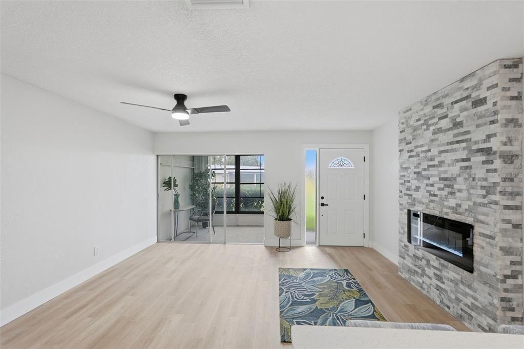 For Sale: $242,500 (2 beds, 2 baths, 1000 Square Feet)