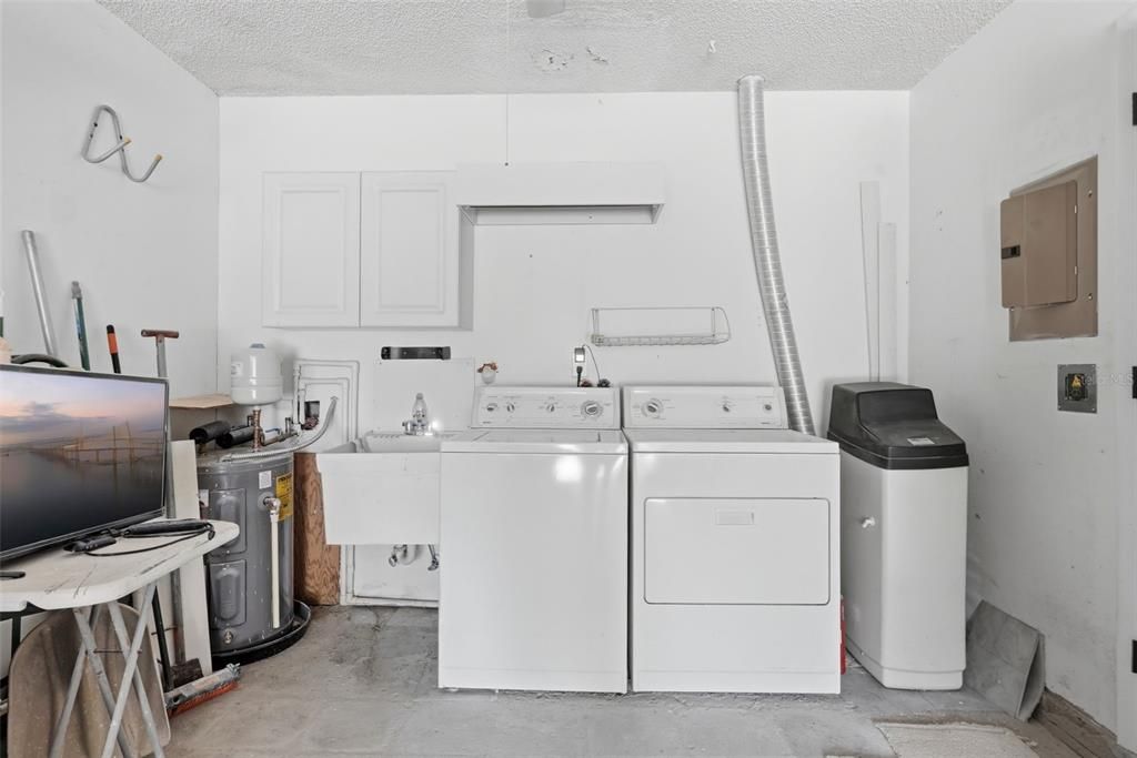 For Sale: $242,500 (2 beds, 2 baths, 1000 Square Feet)