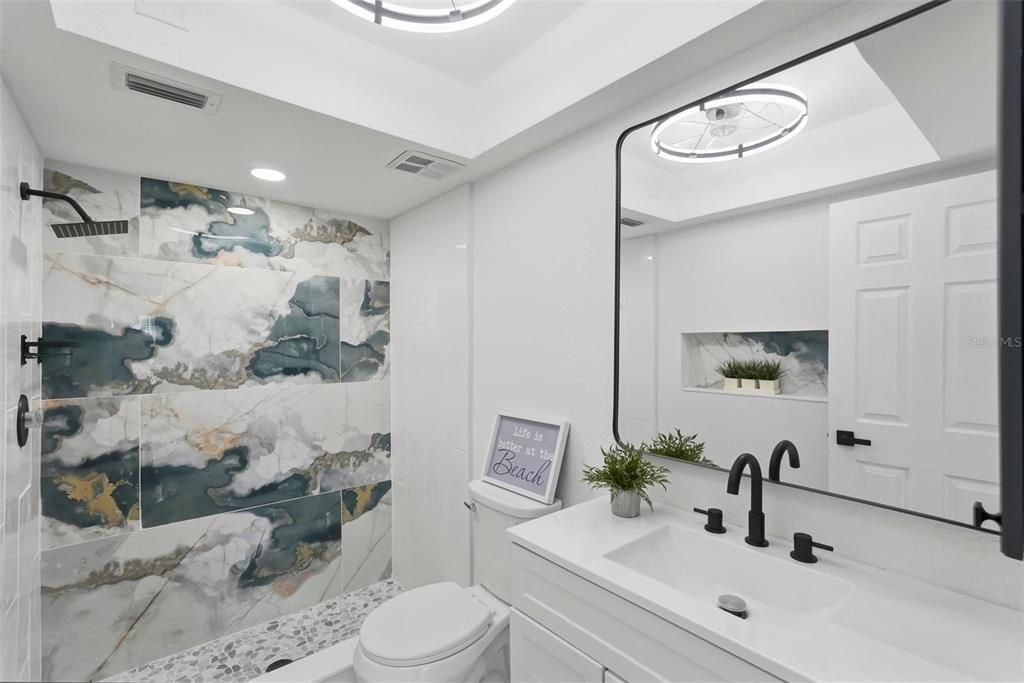 For Sale: $242,500 (2 beds, 2 baths, 1000 Square Feet)