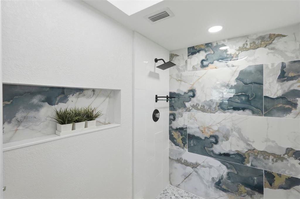 For Sale: $242,500 (2 beds, 2 baths, 1000 Square Feet)