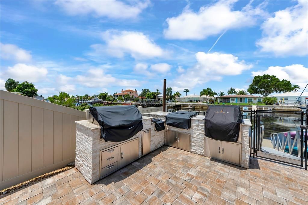 For Sale: $999,999 (3 beds, 2 baths, 2018 Square Feet)