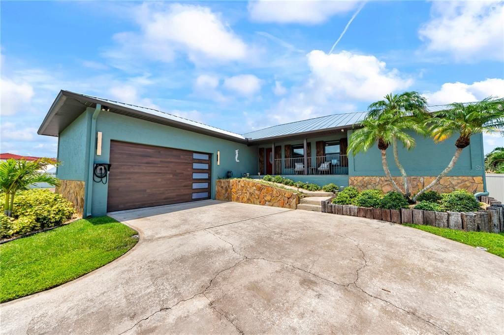 For Sale: $999,999 (3 beds, 2 baths, 2018 Square Feet)