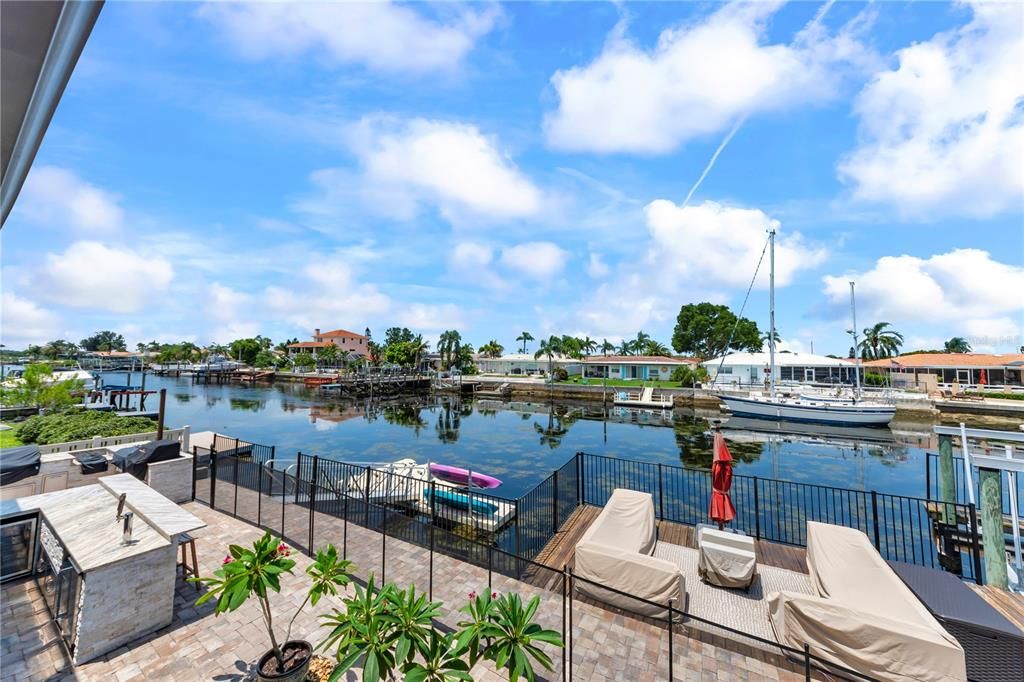 For Sale: $999,999 (3 beds, 2 baths, 2018 Square Feet)