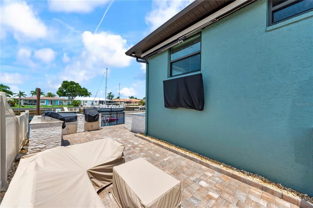 For Sale: $999,999 (3 beds, 2 baths, 2018 Square Feet)
