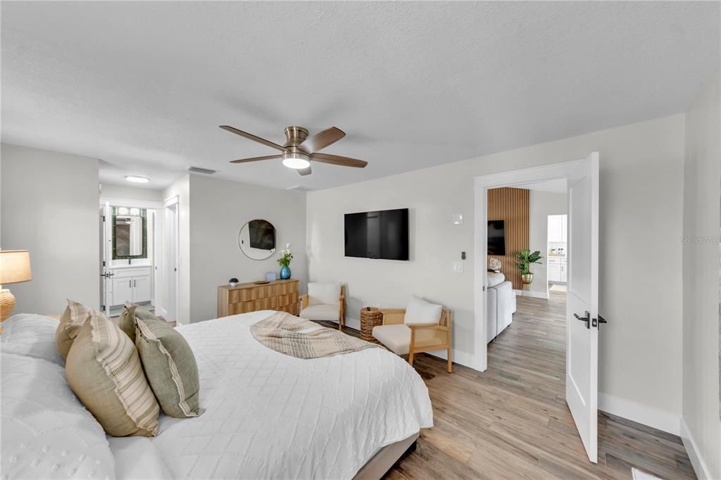 For Sale: $999,999 (3 beds, 2 baths, 2018 Square Feet)