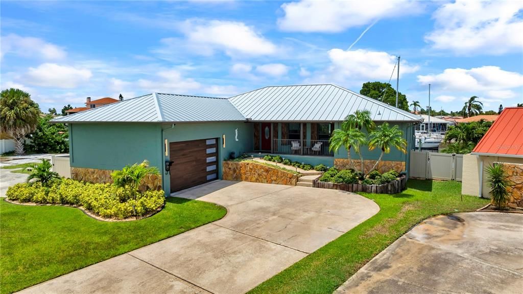For Sale: $999,999 (3 beds, 2 baths, 2018 Square Feet)
