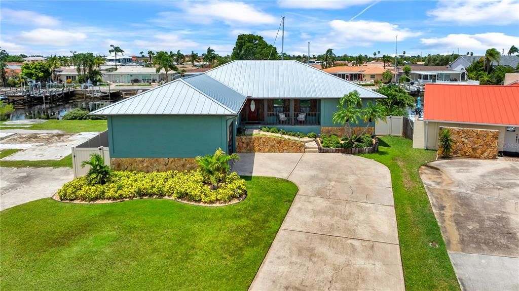 For Sale: $999,999 (3 beds, 2 baths, 2018 Square Feet)