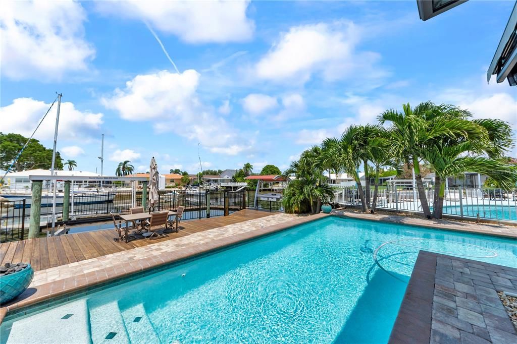 For Sale: $999,999 (3 beds, 2 baths, 2018 Square Feet)