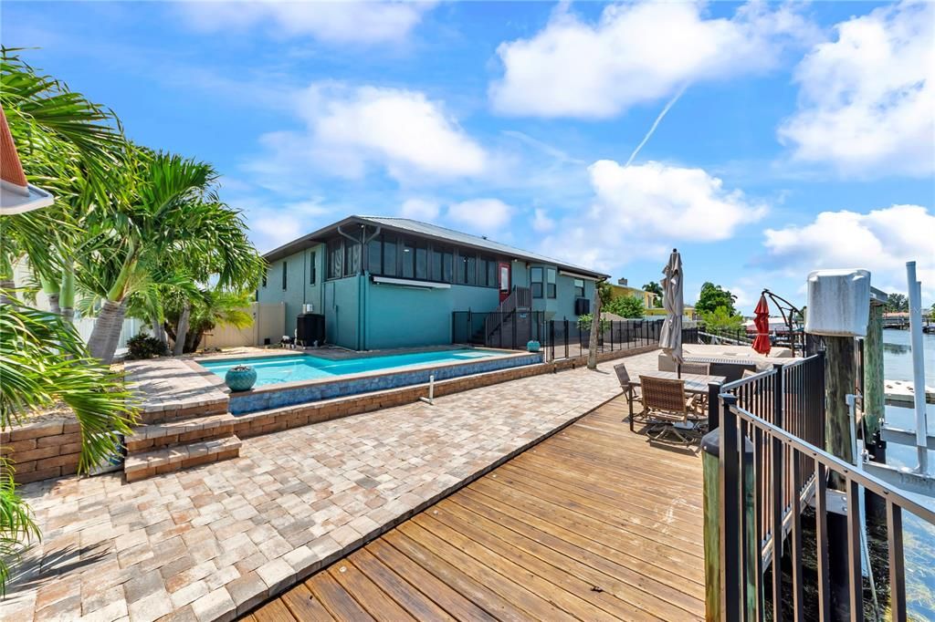 For Sale: $999,999 (3 beds, 2 baths, 2018 Square Feet)