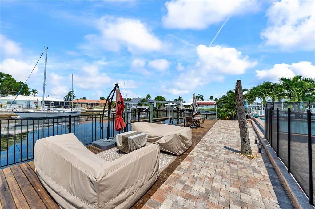 For Sale: $999,999 (3 beds, 2 baths, 2018 Square Feet)