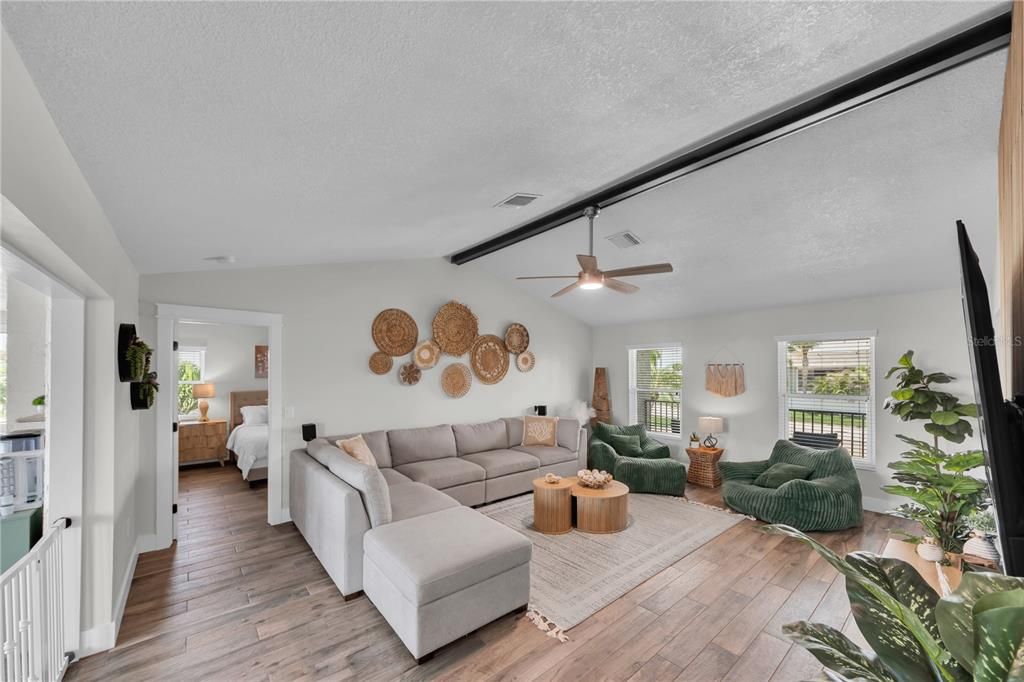 For Sale: $999,999 (3 beds, 2 baths, 2018 Square Feet)