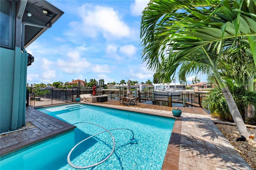 For Sale: $999,999 (3 beds, 2 baths, 2018 Square Feet)
