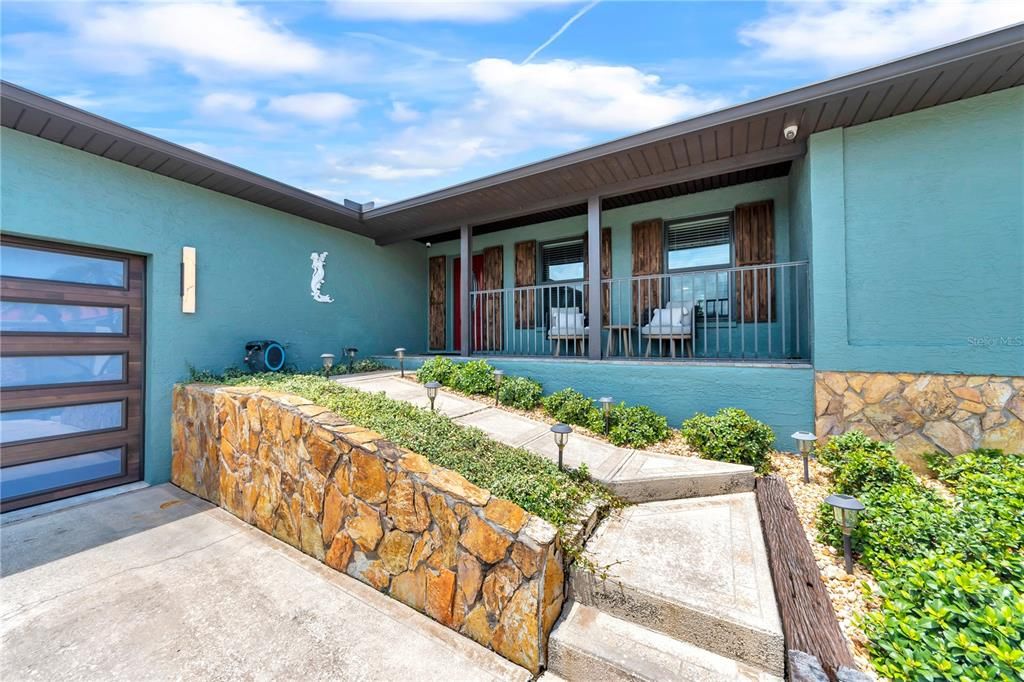 For Sale: $999,999 (3 beds, 2 baths, 2018 Square Feet)