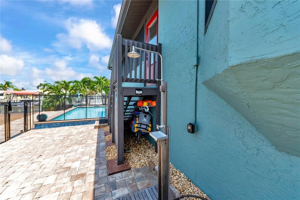 For Sale: $999,999 (3 beds, 2 baths, 2018 Square Feet)