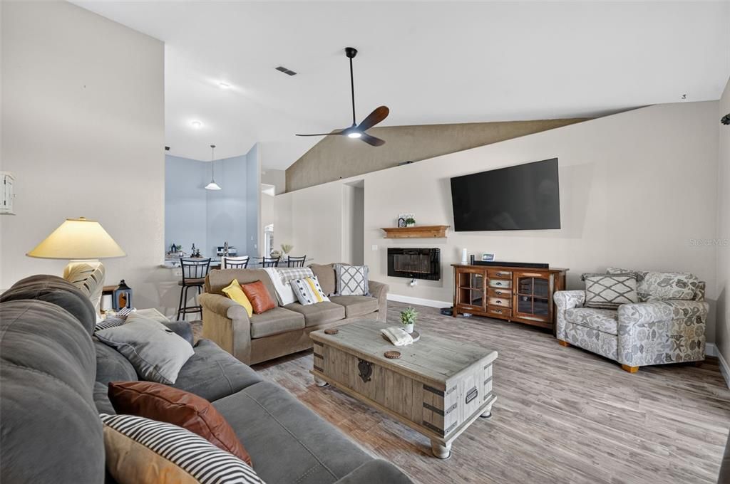 En Venta: $434,900 (3 camas, 2 baños, 2090 Pies cuadrados)