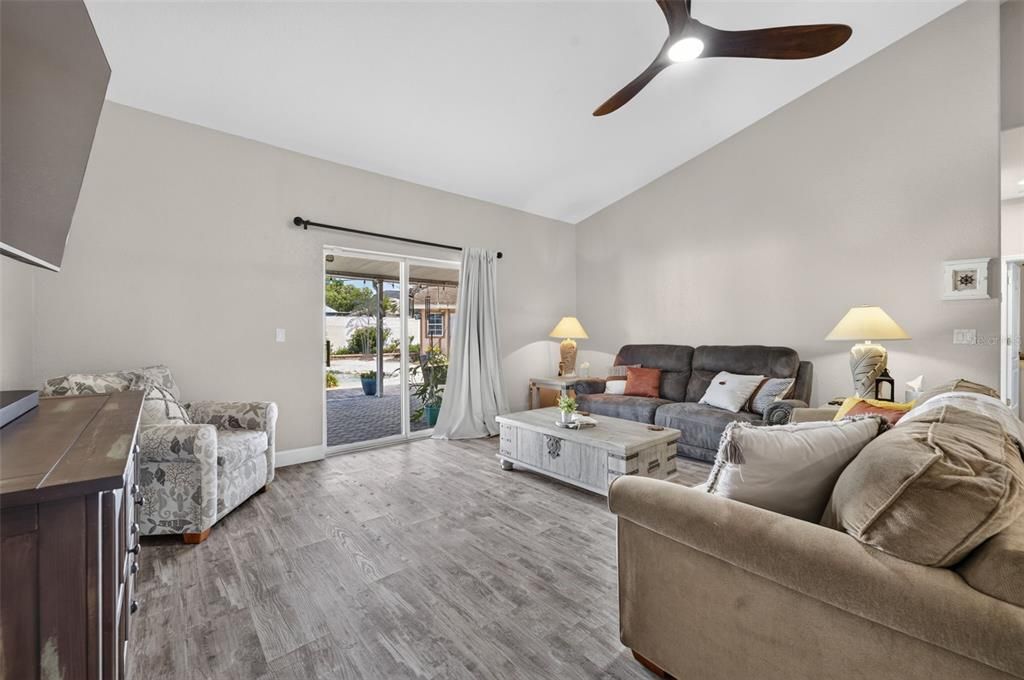 En Venta: $434,900 (3 camas, 2 baños, 2090 Pies cuadrados)