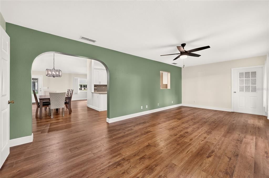 For Sale: $289,000 (2 beds, 2 baths, 1879 Square Feet)