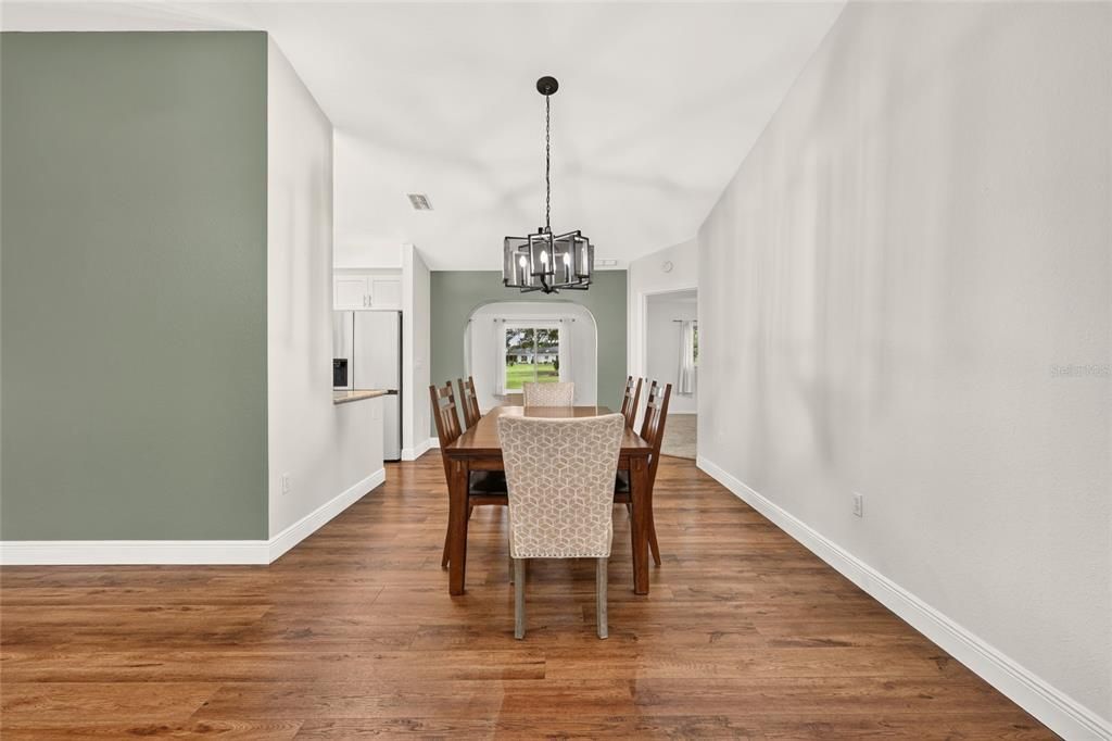 For Sale: $289,000 (2 beds, 2 baths, 1879 Square Feet)