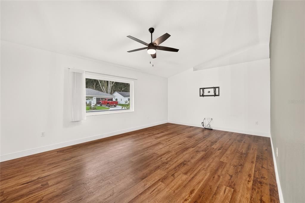 For Sale: $289,000 (2 beds, 2 baths, 1879 Square Feet)