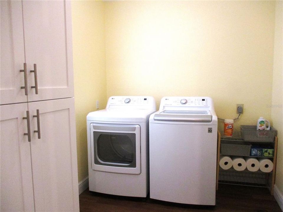 For Sale: $289,000 (2 beds, 2 baths, 1879 Square Feet)