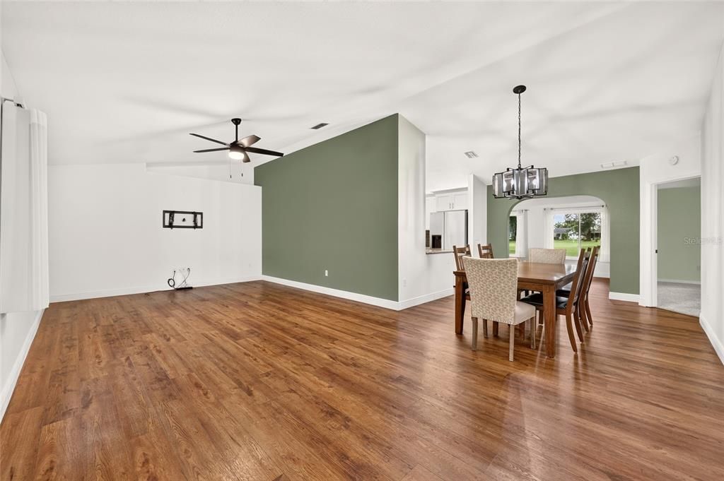For Sale: $289,000 (2 beds, 2 baths, 1879 Square Feet)