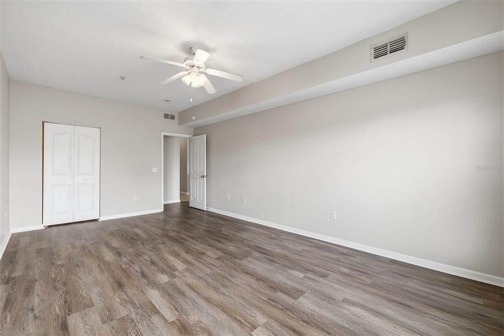 For Rent: $1,595 (1 beds, 1 baths, 867 Square Feet)