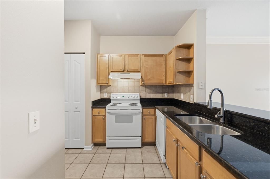 For Rent: $1,595 (1 beds, 1 baths, 867 Square Feet)