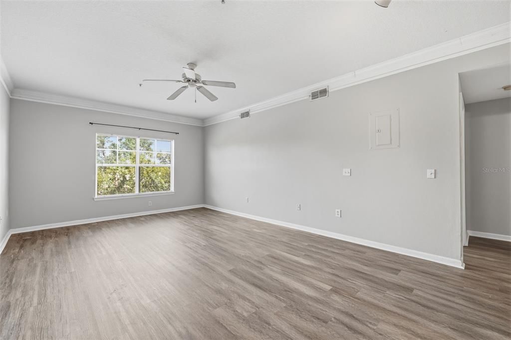 For Rent: $1,595 (1 beds, 1 baths, 867 Square Feet)