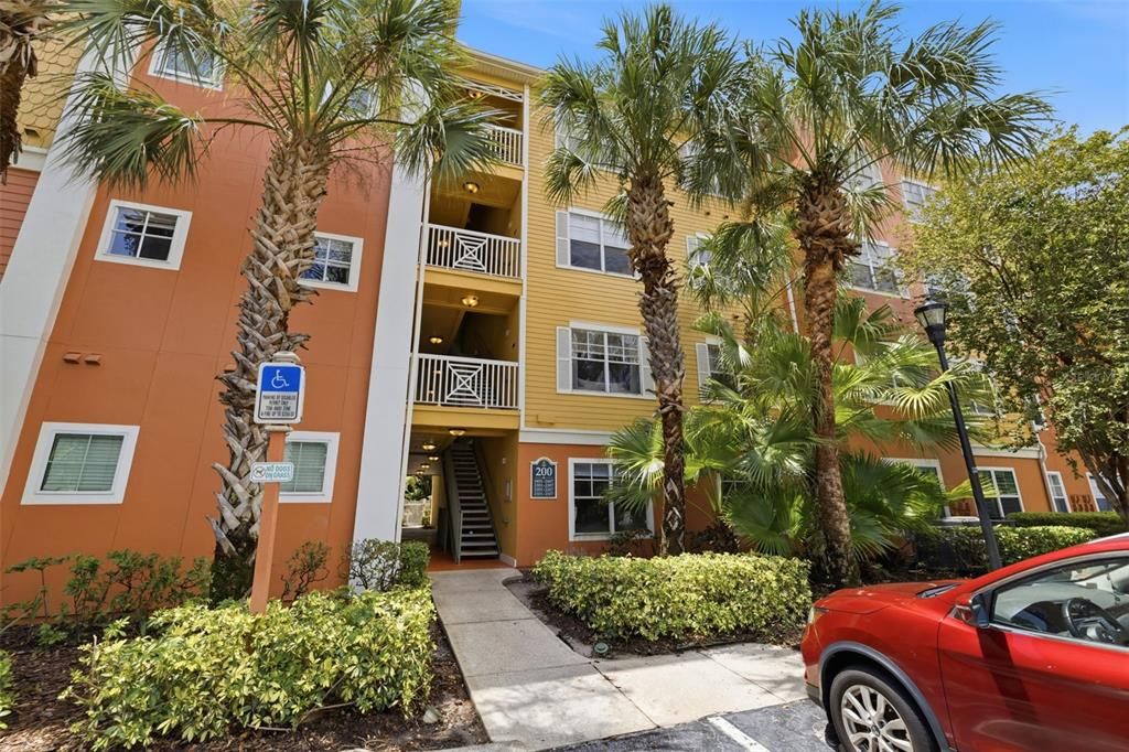 For Rent: $1,595 (1 beds, 1 baths, 867 Square Feet)