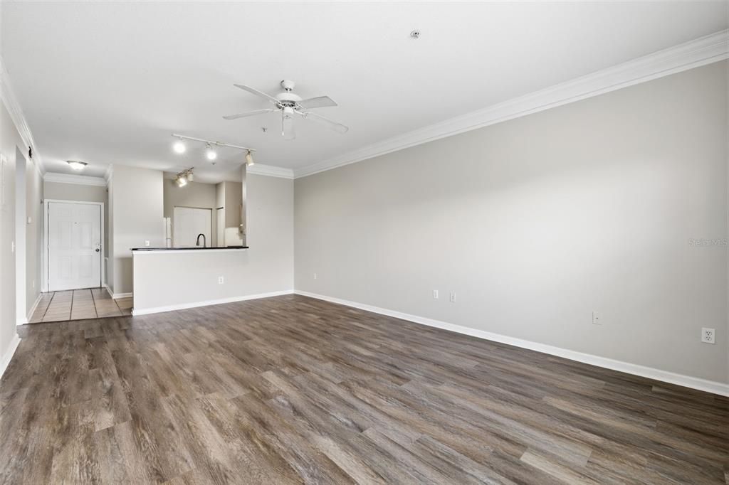 For Rent: $1,595 (1 beds, 1 baths, 867 Square Feet)