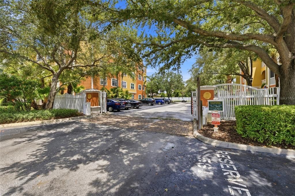 For Rent: $1,595 (1 beds, 1 baths, 867 Square Feet)