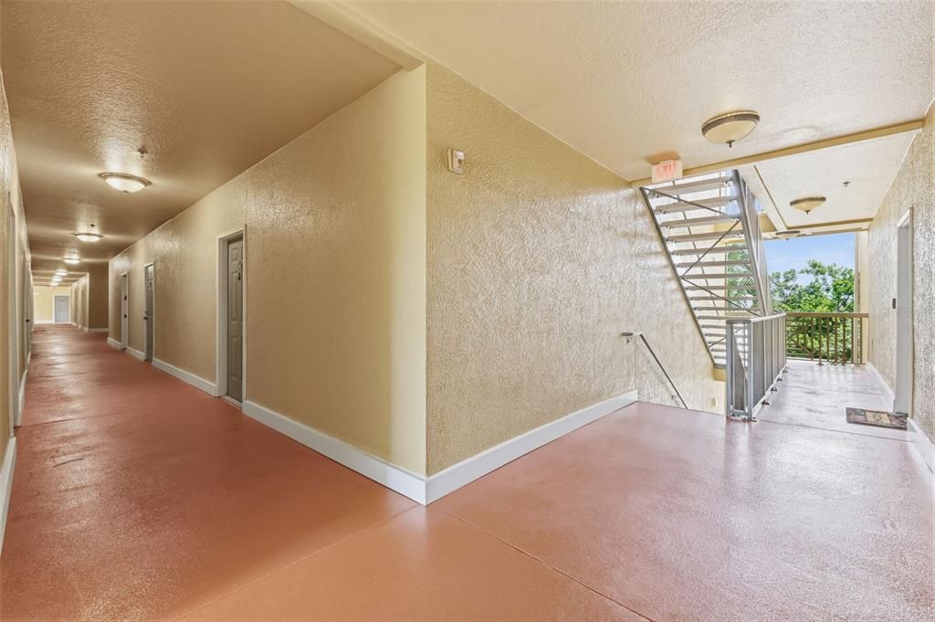 For Rent: $1,595 (1 beds, 1 baths, 867 Square Feet)