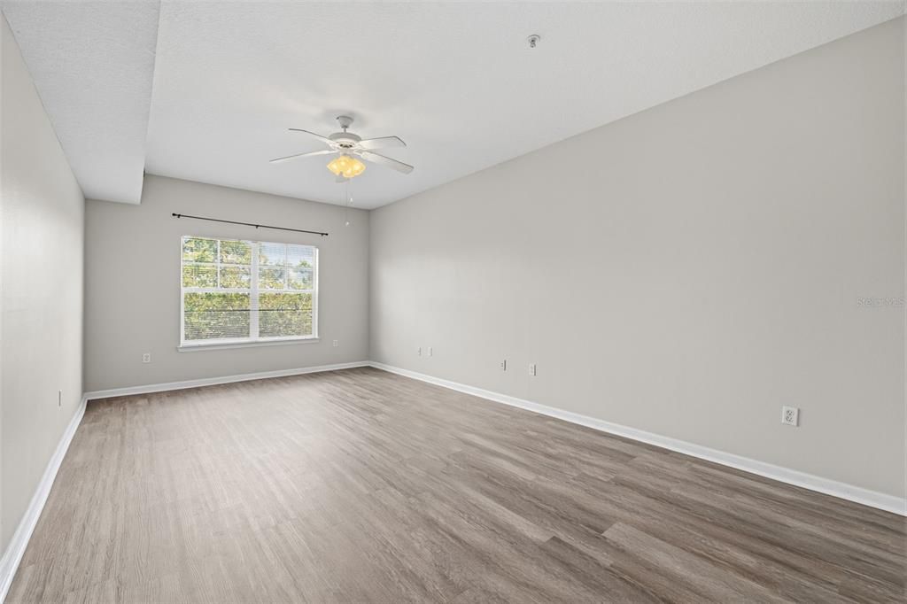 For Rent: $1,595 (1 beds, 1 baths, 867 Square Feet)