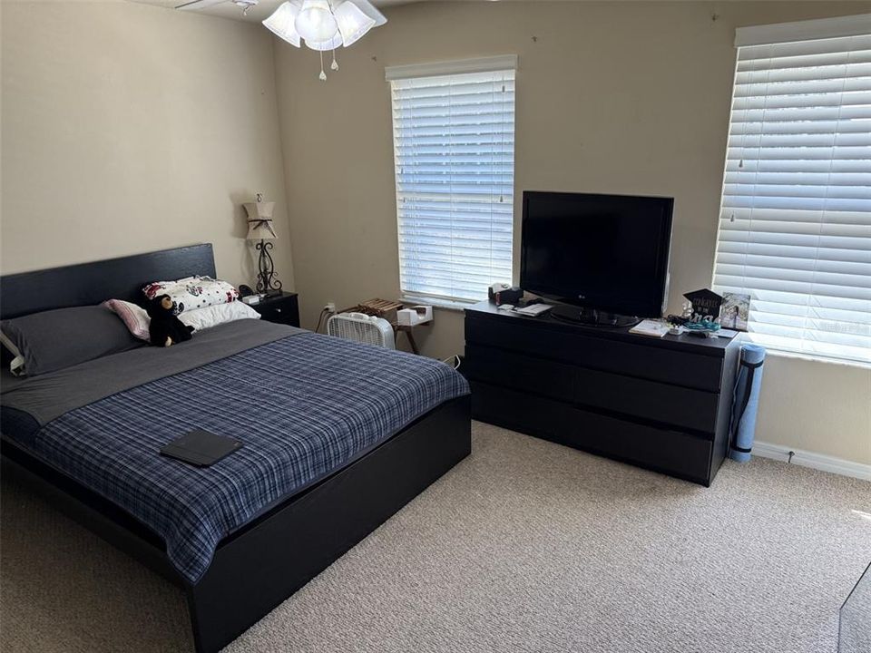 For Rent: $2,275 (3 beds, 2 baths, 1420 Square Feet)